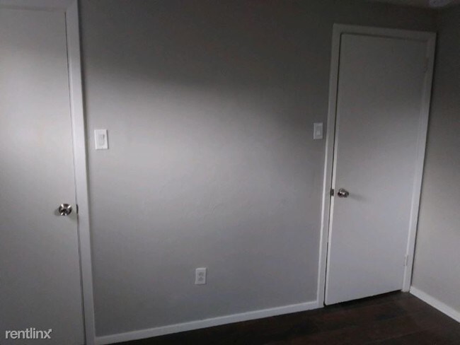Foto del edificio - 3 br, 1 bath House - 2406 Harrison St