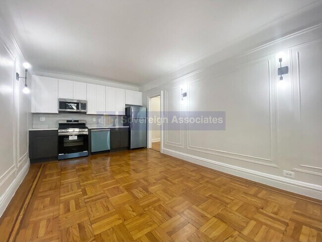 Building Photo - 106 Pinehurst Ave