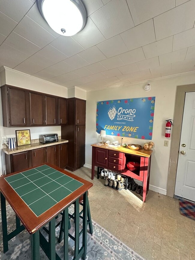 Building Photo - 19 Oak St