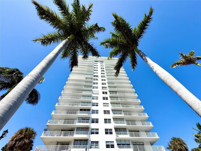 Foto del edificio - 2851 NE 183rd St