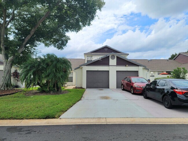 Foto del edificio - Spacious 3-Bed Townhome with 1st-Floor Mai...
