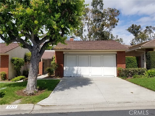 Building Photo - 5275 Thorn Tree Ln