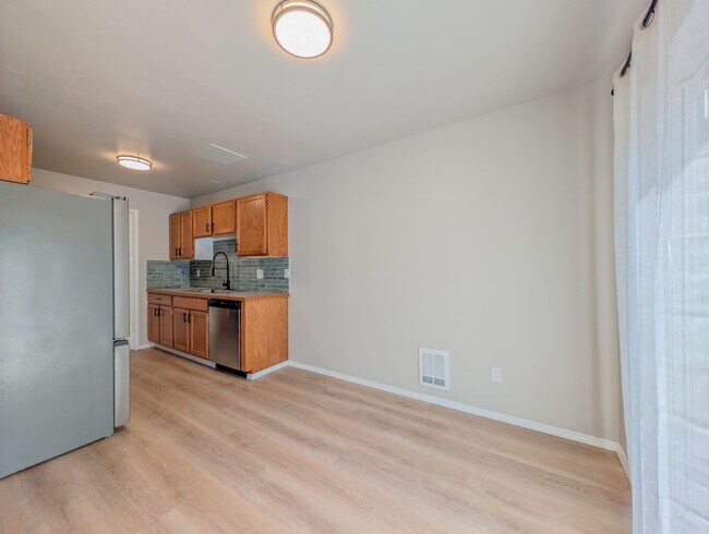 Foto del edificio - 3632 Lakewood Rd