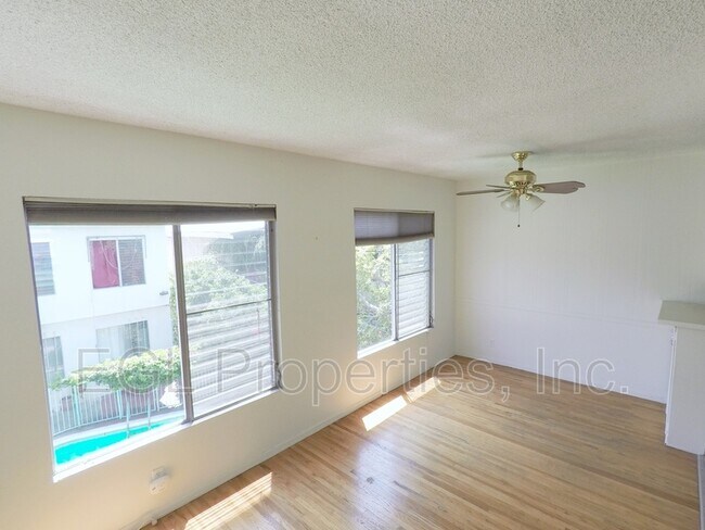 Foto del edificio - 7920 Selma Ave