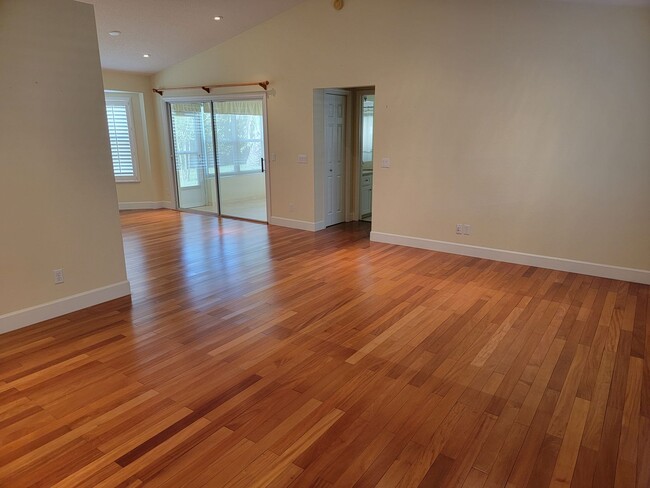 Building Photo - Gorgeous 2/2/1 in Prestigious Arbor Lakes,...