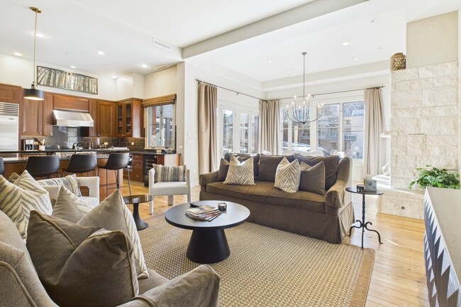 Building Photo - 501 Rio Grande Pl