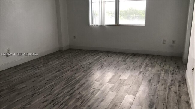 Foto del edificio - 1830 Radius Dr