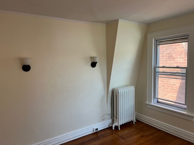 Building Photo - 154 Grand St