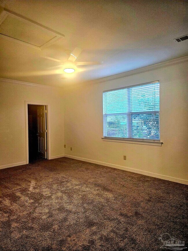Foto del edificio - 6148 The Oaks Ln