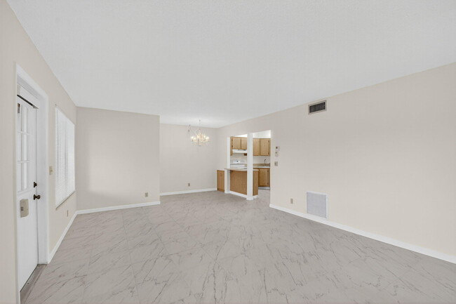 Building Photo - 416 Pine Glen Ln