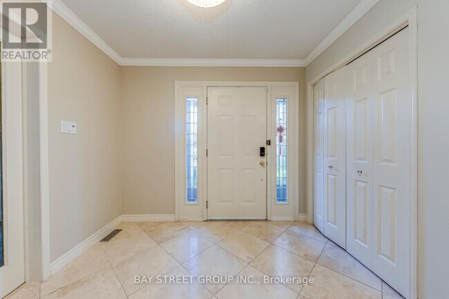 Building Photo - 1322 Roseberry Crescent