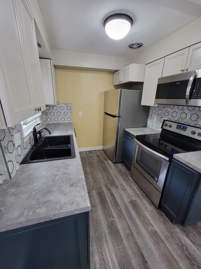 Kitchen - 707 E 19th St