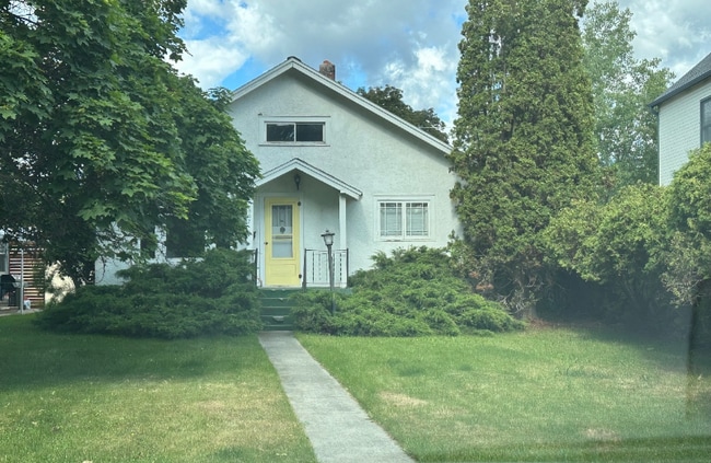 Building Photo - 807 S 2nd St