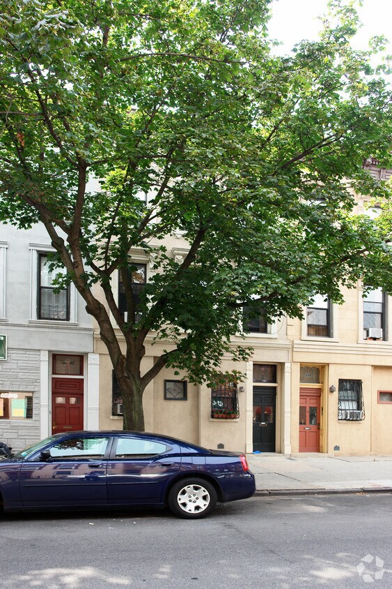 Building Photo - 455 6th Ave