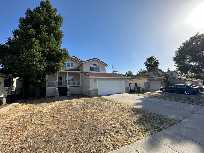 Building Photo - Beautiful 3 Bath, 2.5 Tri-Level Home Tracy