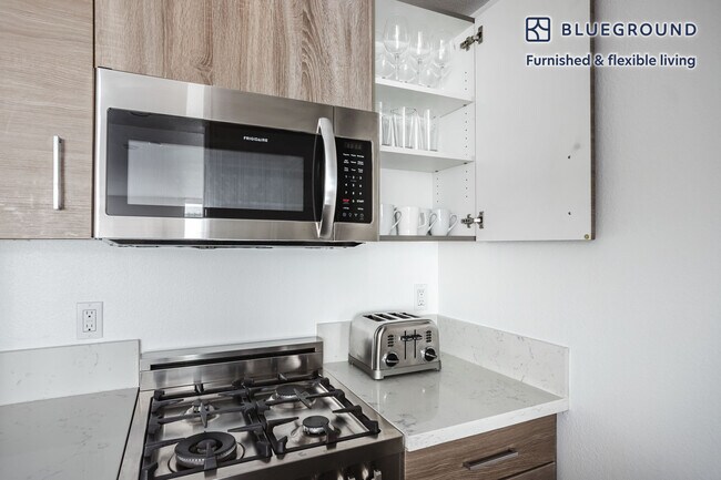 Foto del edificio - 6651 Franklin Ave