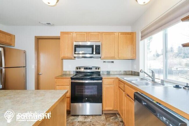Foto del edificio - 3488 NE Rozene Way, Bremerton, WA, 98311