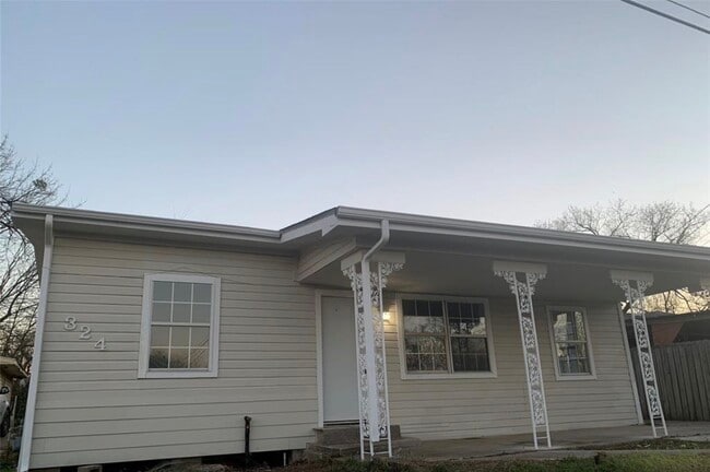 Building Photo - 324 Delaware St