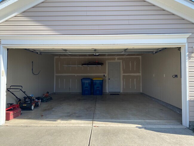 Building Photo - 18740 Big Circle Dr
