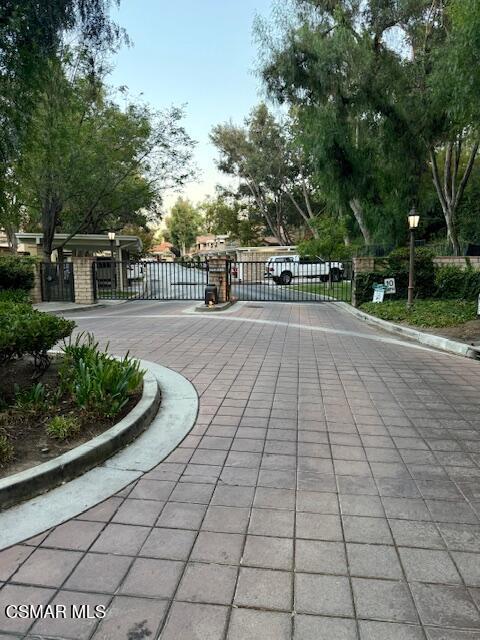 Foto del edificio - 23930 Arroyo Park Dr