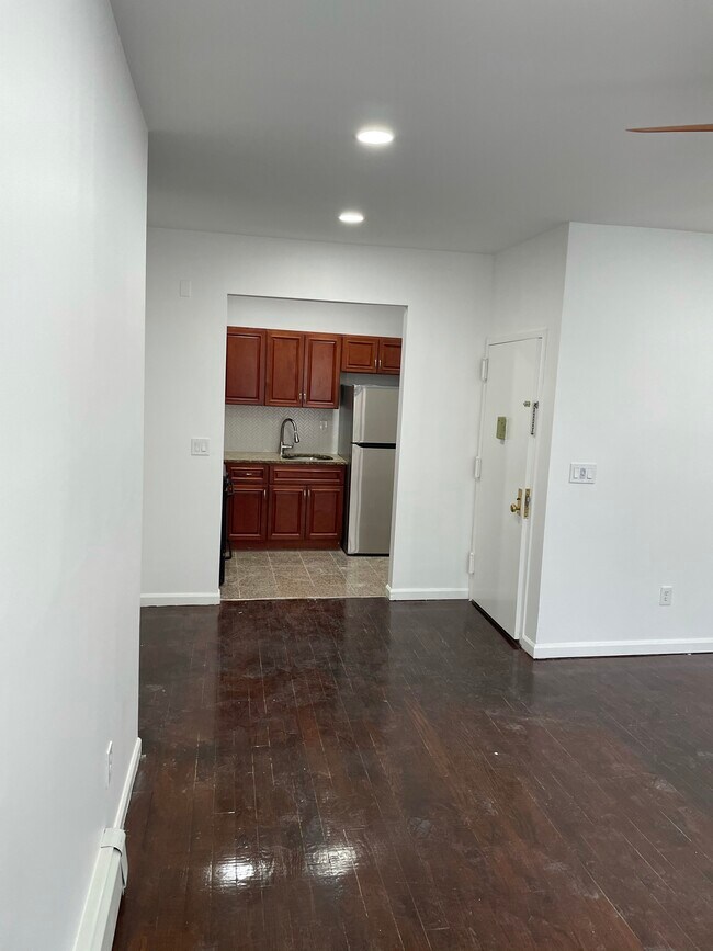 Building Photo - 5258 Post Rd