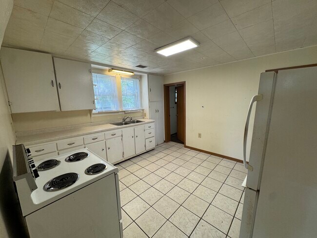 Building Photo - 719 Menomonie St