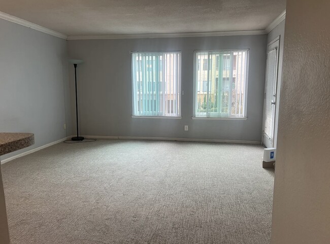 Building Photo - 8889 Caminito Plaza Centro