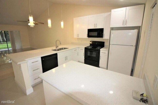 Building Photo - 3 br, 2 bath Townhome - 480 Hardwood Pl