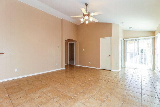 Foto del edificio - 6440 Regina Dr