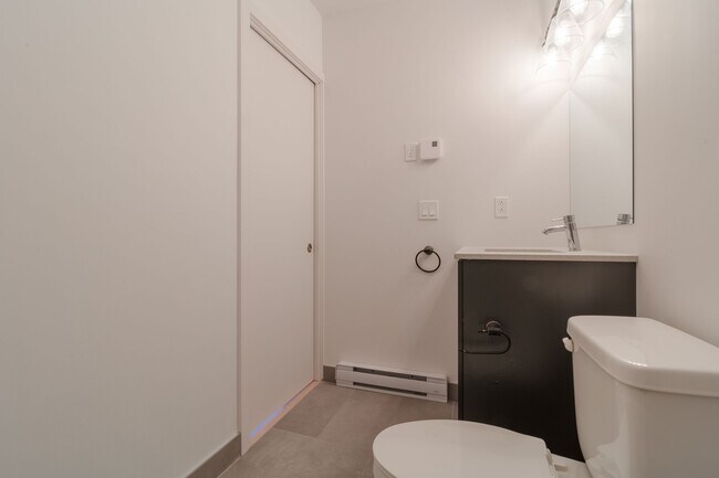 Photo du bâtiment - 4350 Av. de l'Hôtel-de-Ville