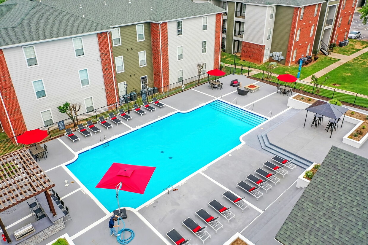 Resort Style Pool - The 2900