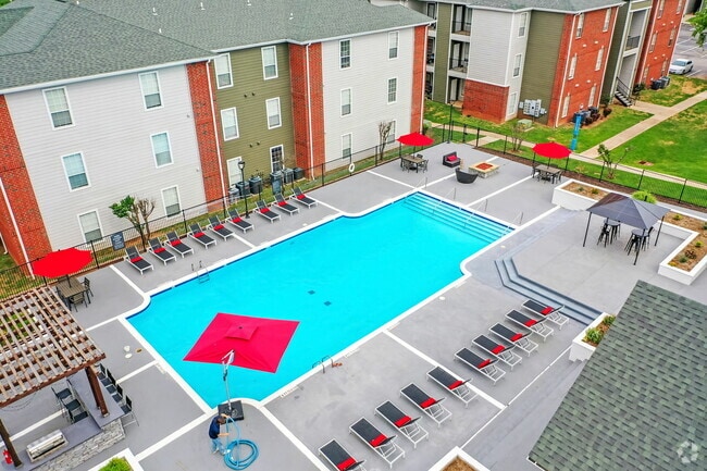 Resort Style Pool - The 2900