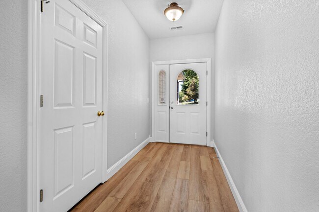 Building Photo - 1307 Barberry Ln