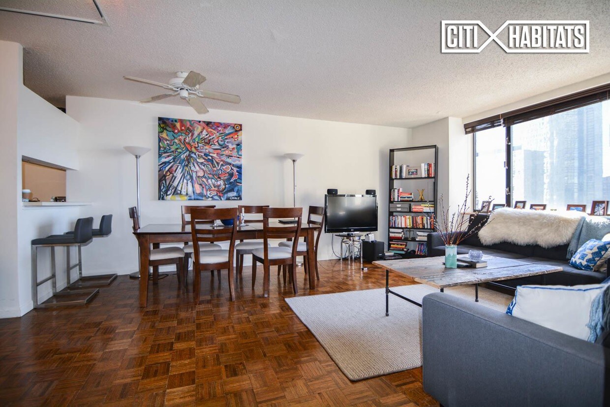 Foto principal - 30 W 61st St
