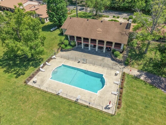 Building Photo - Discover the most affordable home in Belle Forest, located in Nashville's highly coveted 37221 zi...