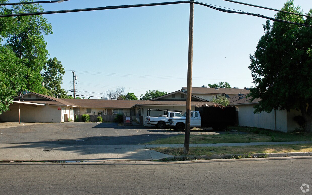Primary Photo - The Sweet Gum Tree Apartments