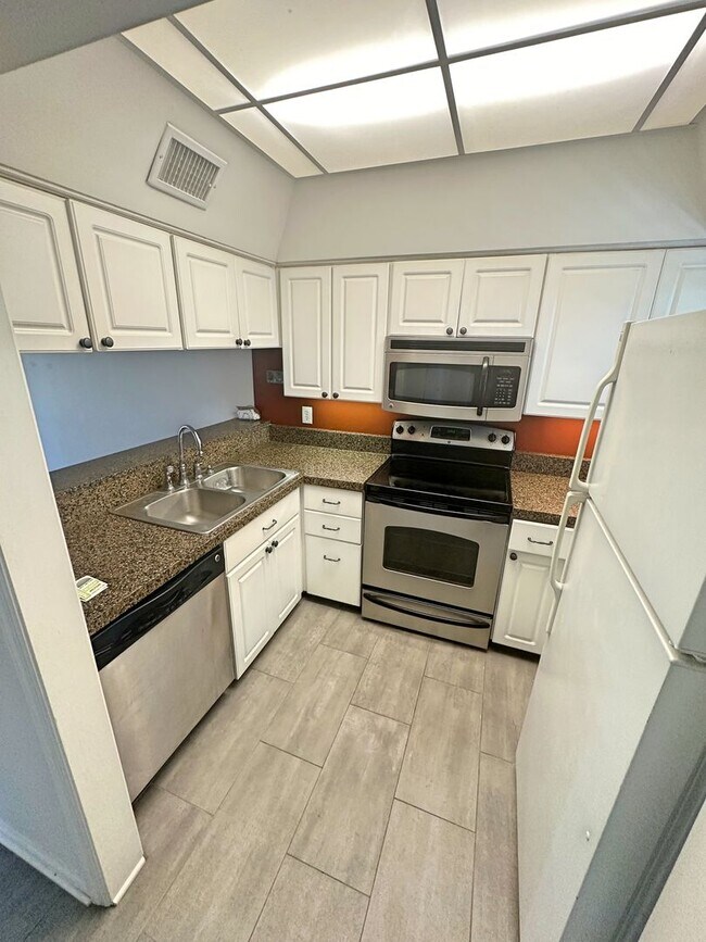 Foto del edificio - 123 W End Pl