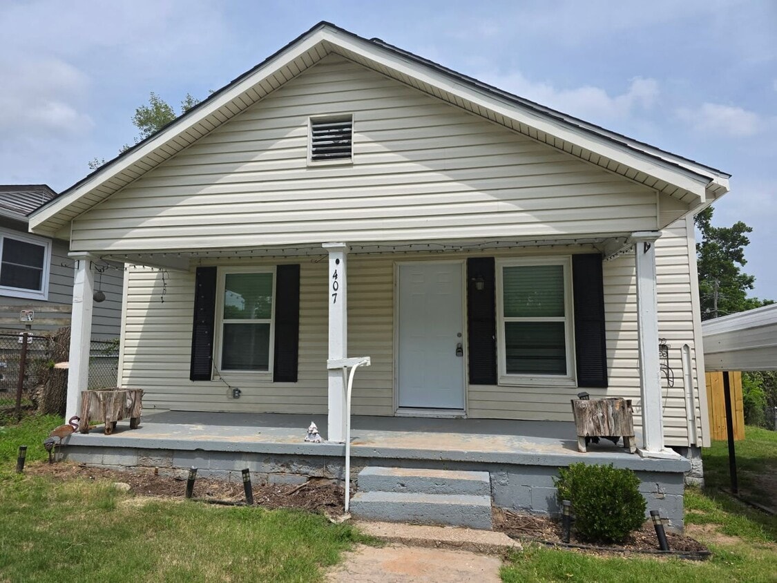Primary Photo - Be the first to lease this Bungalow Beauty!
