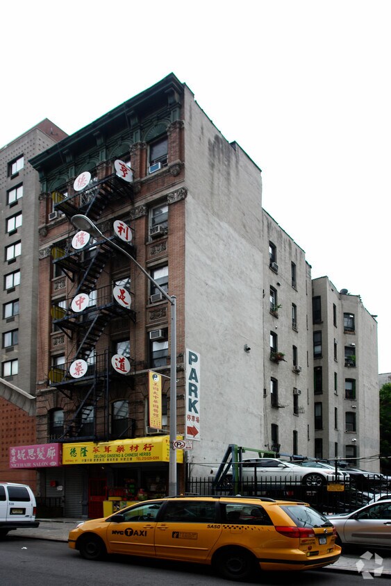 Building Photo - 44 Henry St