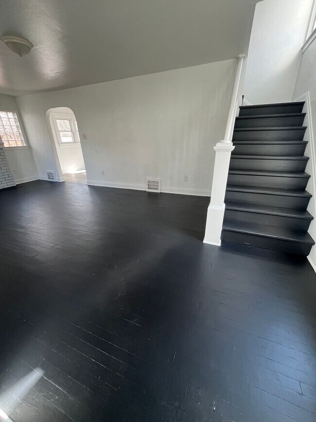 Foto del edificio - Three Bedroom Single Family House