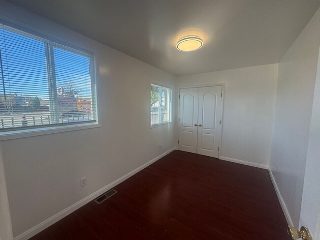Building Photo - Remodeled 2 Bedroom, on San Pablo Ave, in East Richmond Area