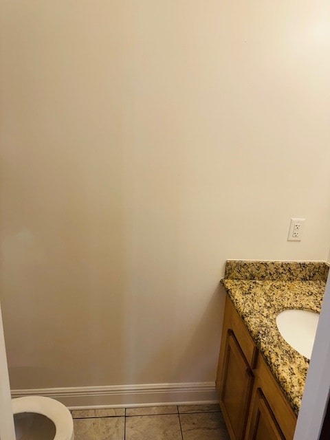 medio baño en la planta baja - 590 Royal Oak Dr