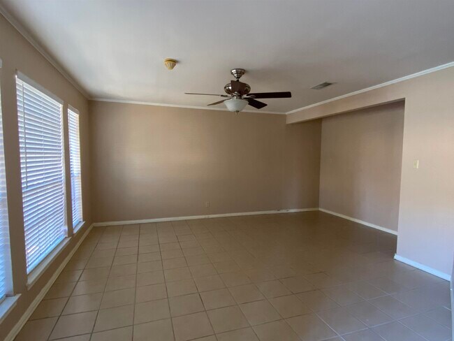 Building Photo - 601 St James Dr