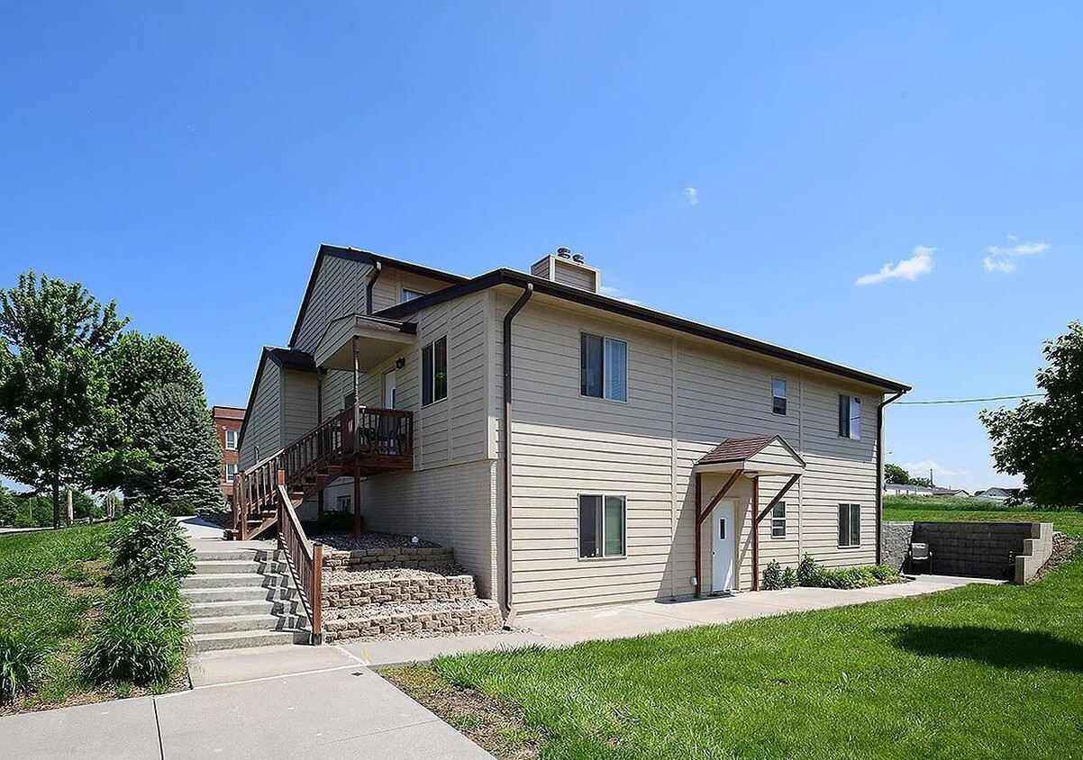 Primary Photo - 345 Spruce St