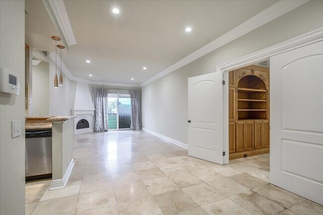 Building Photo - 5110 Tujunga Ave