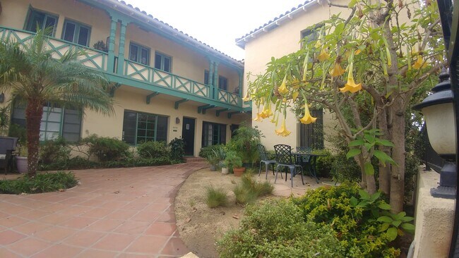 Foto del edificio - 6058 Whitworth Dr