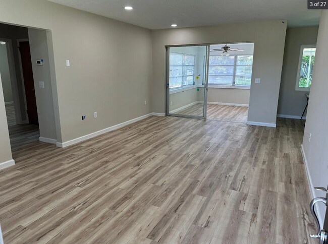 Sala de estar - 787 Lakeside Dr