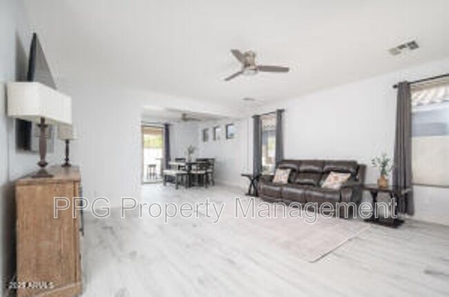 Foto del edificio - 17560 W East Wind Ave