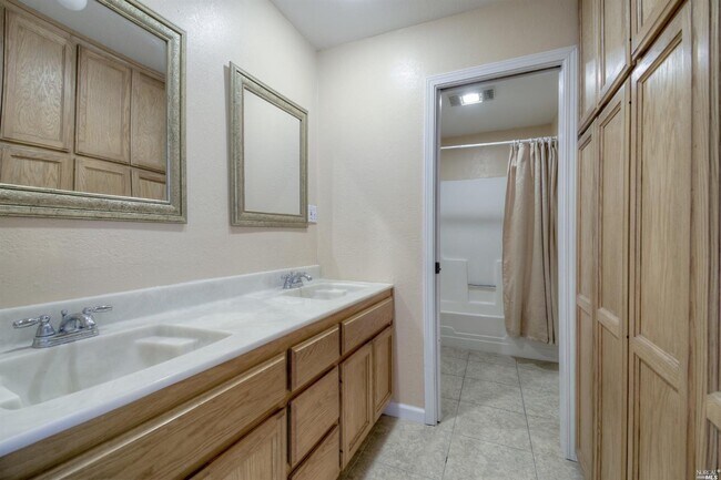 Building Photo - 906 Mustang Ct