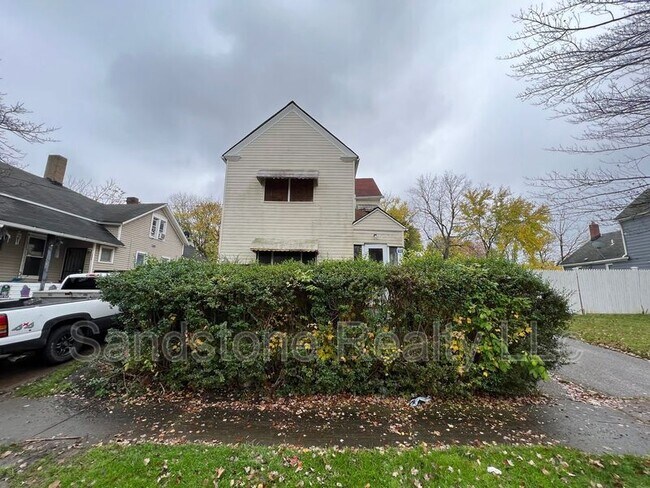 Foto del edificio - 5678 Hamlet Ave
